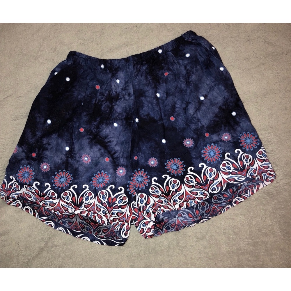 * SALE* FLORAL PATTERN SHORTS SIZE M